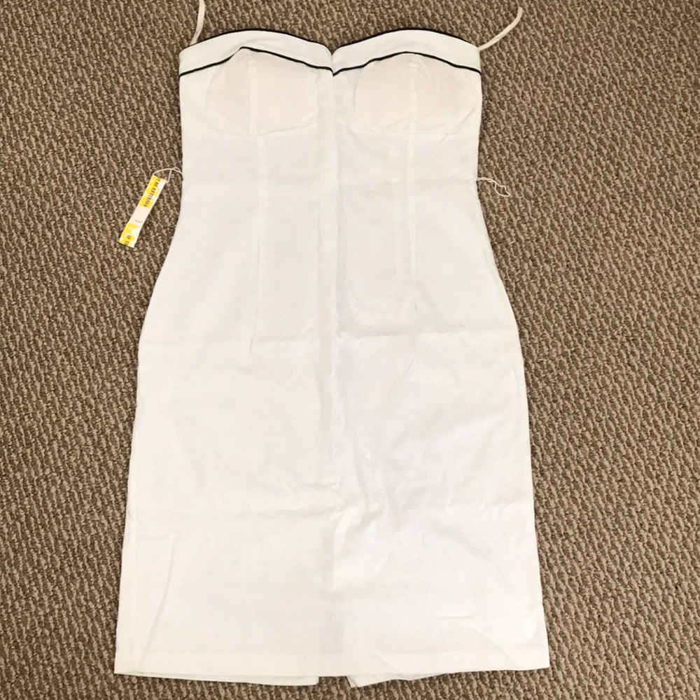 Sleeveless dress with built in bra support, size large